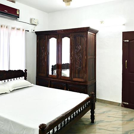 Ambili Riverfront Villa With Party Hall Irimbranallur Exterior photo
