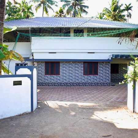 Ambili Riverfront Villa With Party Hall Irimbranallur Exterior photo