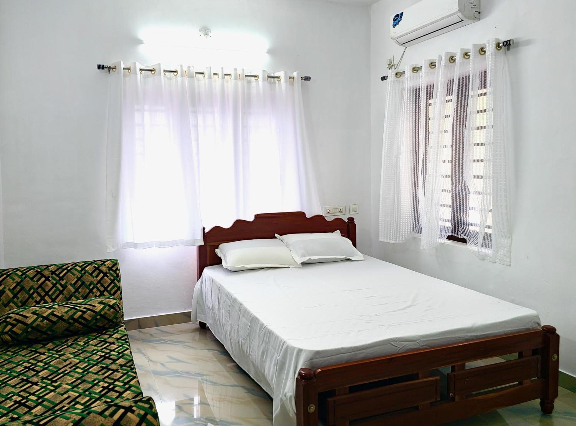 Ambili Riverfront Villa With Party Hall Irimbranallur Exterior photo